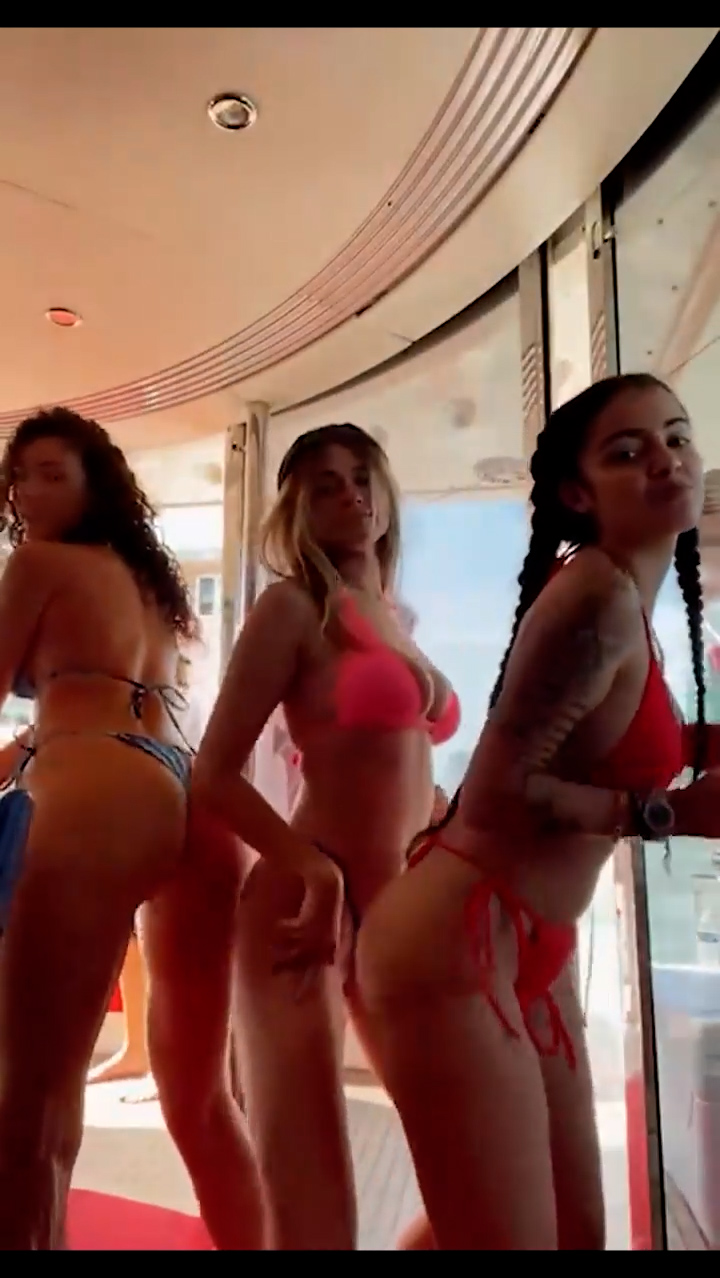 Megnutt new sexy video with her friend so hot