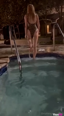 Lil Tay Sexy in the Pool – Onlyfans video is Viral